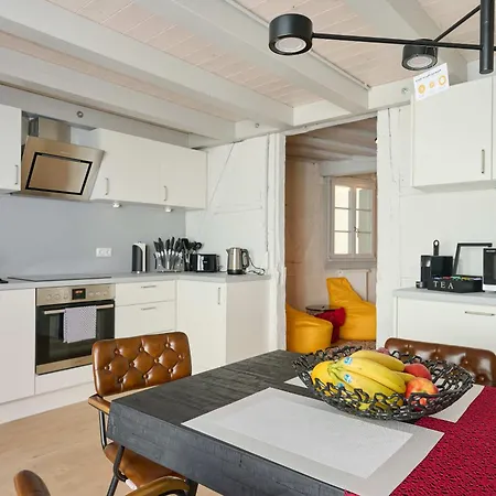 Cozy # Frisch Renoviertes Fachwerk # 100qm # Modern # Balkon # Netflix שוואבאך